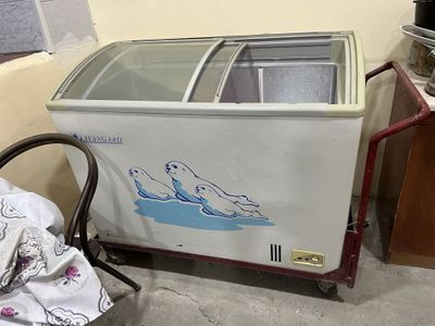 Продается морозильник avangard