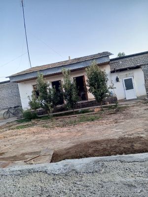 Уй сотилади 6 сотих 9000$ 1 сотихи