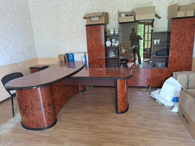 Продаётся срочно офисная мебель