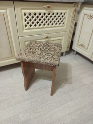 Срочно продаю три стула за 100.000сум