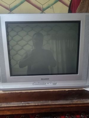 Samsung tv sotiladi