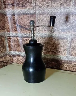 Продам. Ручная мельница для специй. СССР.