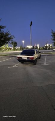 Автомобил. .