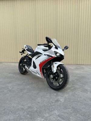 Спортбайк Kove 450RR мотоцикл