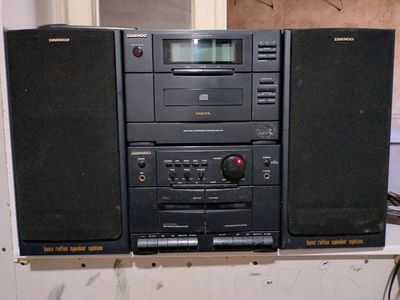 музыкальный центр Daewoo! мощный бассы громкий зв