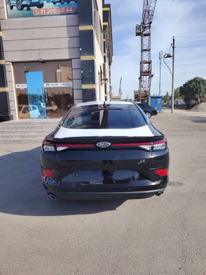 JAC J7 yengil avtomobili
