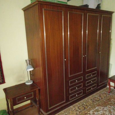 Мебель в спальню,гардеробная и 2 тумбочки к кровати