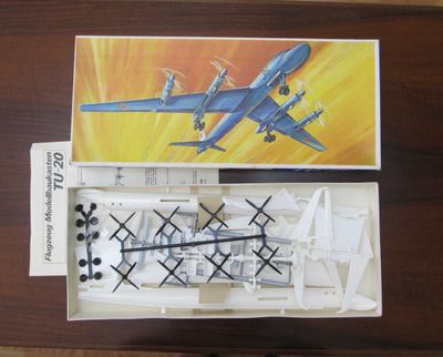 Модель сборная. Бомбардировщик Ту-20 ( 1:100 )