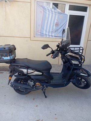 Benzinli sukuter zor xolata