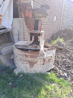 Блок гишт апарат сотилади.