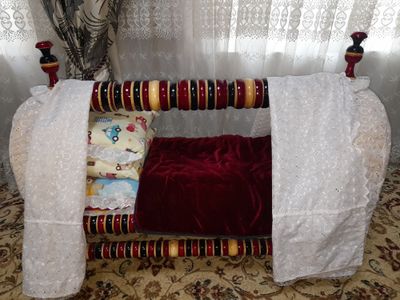 Chaqaloq uchun beshik sotiladi