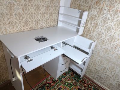 Профессиональный стол для маникюра