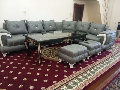 Ugolokni 10 odam lik stoli bilan yangi