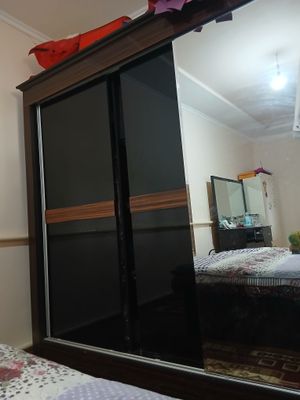 shkaf sotiladi