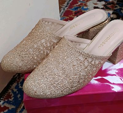 Ayollar oyoq kiyimi