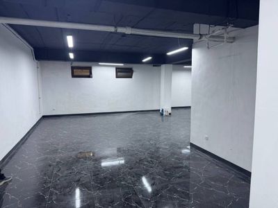 Продается цокольный этаж -1