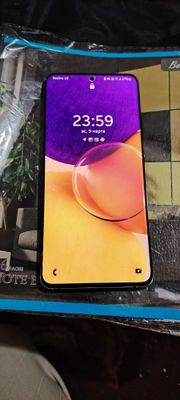 Samsung Galaxy A 82 sotiladi ishlashi zor ekrani toza