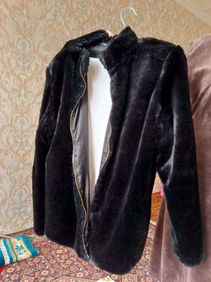 Шуба короткая продаётся
