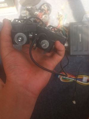 Moto skutr uchun fara oq sariq bulip yonadi