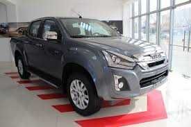 isuzu dmax oksus umid avtoda yillik 10% aksiyada avtomobil xarid qilin