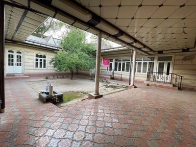Продается угловой добротный дом с 9 комнатами