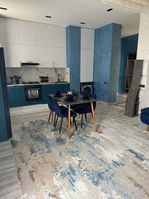 Сдам евро 3ком студию со всеми удобствами в самом центре города