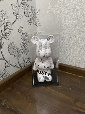 Фигурка BEARBRICK 28 cm