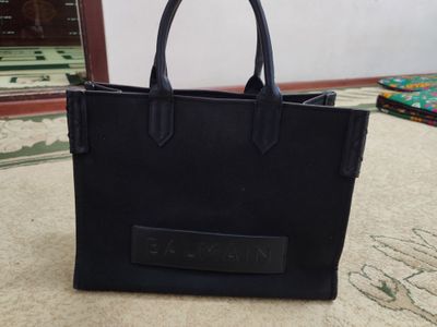 Чёрная сумка balmain