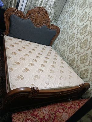 Divan 2 kishilik.