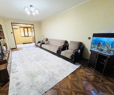 Продается своя 3-х комнатная квартира в центре