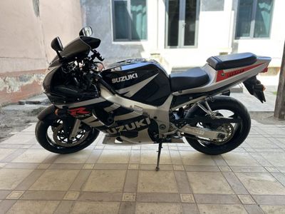 Diyorbek SUZUKI GSR 600