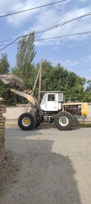 Pogruzchik t150 traktor