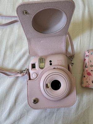 instax mini 12 в розовом оттенке