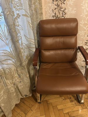 Продаю очень удобное кожанное кресло