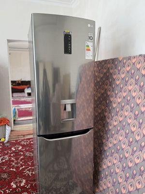 Продается холодильник