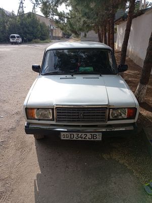 Vaz 2107 sotiladi