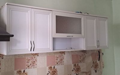 Kuxnya mebel tepa va pastki qismi materiali yaxshi sifati zo’r sinmaga