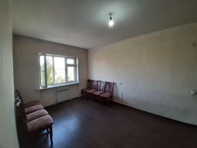 Продается 2 комнатная квартира Спутник 16А