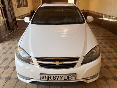 Lasetti gentra sotladi 9000