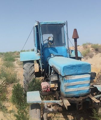 28 Traktor .
