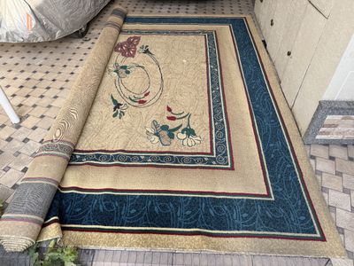 Продается ковёр большой