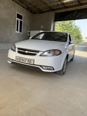 Gentra sotiladi yaxshi holatda