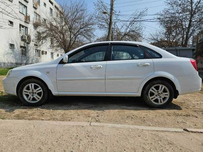 Продам машину Lacetti 1,6, 2013 года