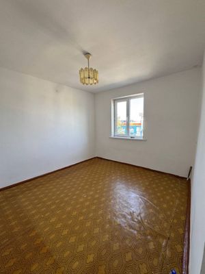 Guliston shaxar markazidan 3 xonali uy sotiladi