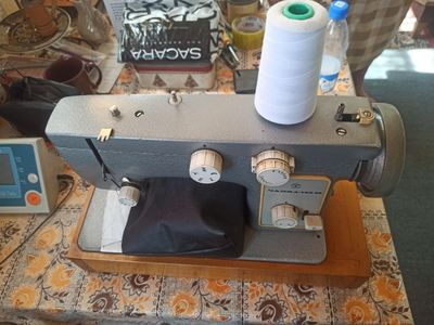 Продам швейную машинку