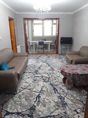 Участок Хамид Олимжон с хозяйкой.
