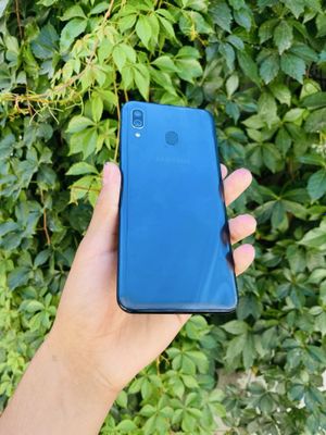 Samsung Galaxy A30