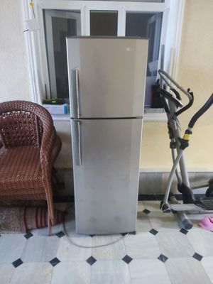 Продаётся холодильник LG