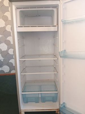Muzlatgich sotiladi