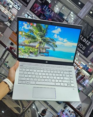 Hamma navaroti universal bo'lgan noutbuk izlaganlar bormi ? Hp bor!